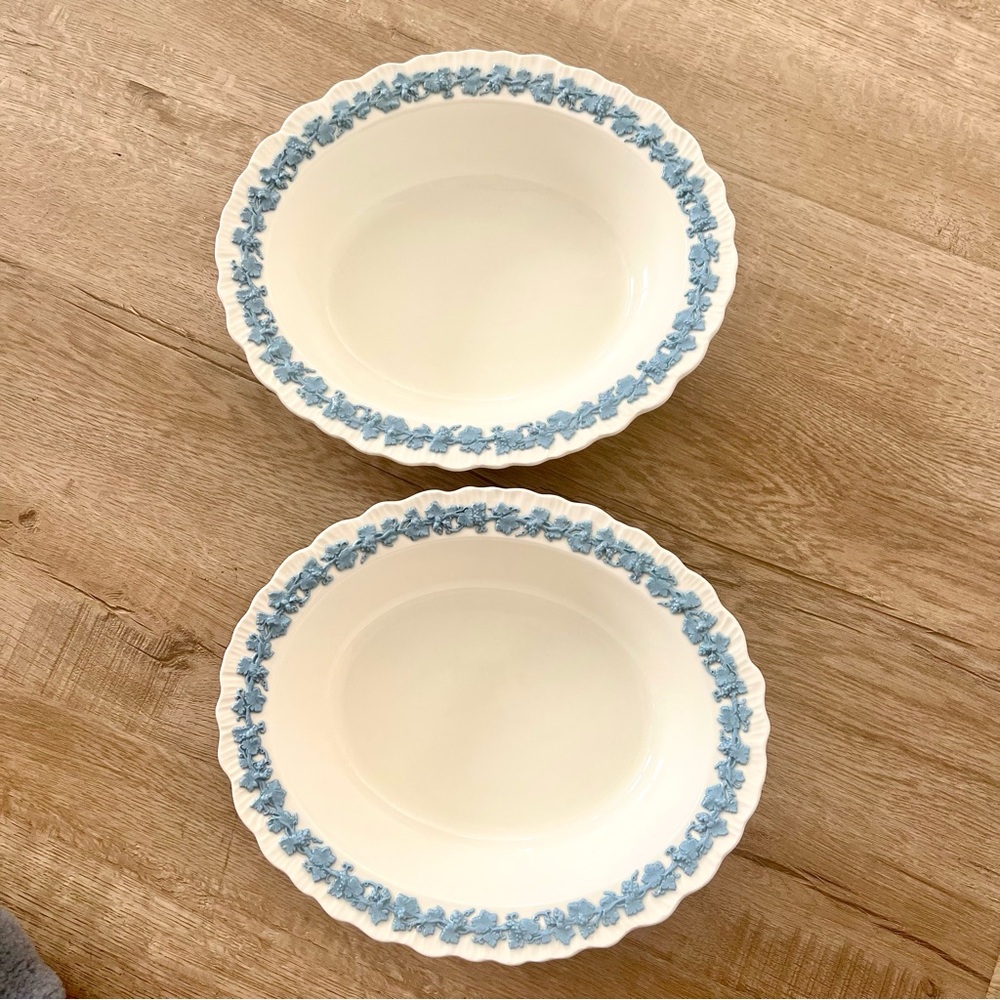 2‎ PCs Vtg Wedgwood Lavender Blue on Cream Queensware Oval Vegetable Bowl 9 3/4”